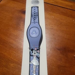 Disney Parks Minnie Mouse "Be Awesome" Magic Band 2 Limited Release